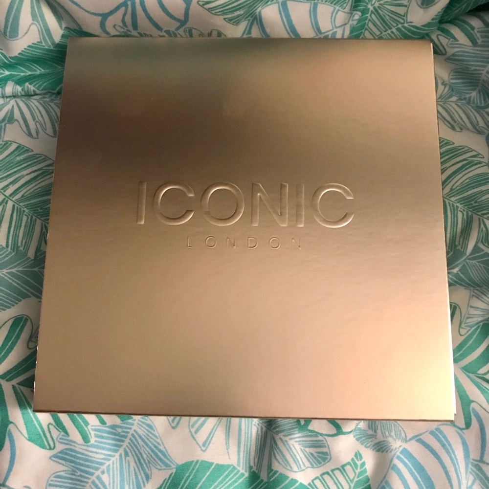 Iconic London Day To Slay Eyeshadow Palette